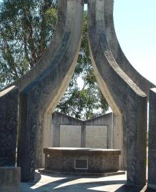 Inverell and District Bicentennial Memorial - Accommodation in Brisbane